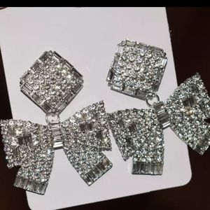 Spectacular Bow Bella Earrings